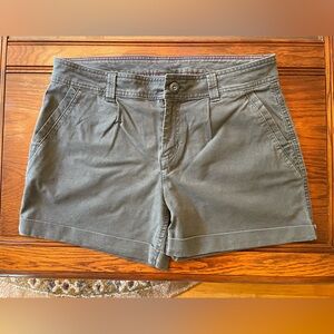 Eddie Bauer Cotton/Tencel/Spandex Women's Gray Shorts size 6